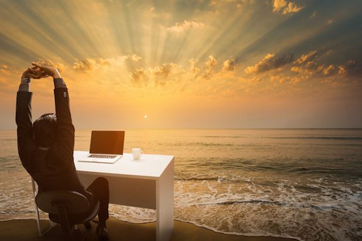 5 WAYS TO BE AN EFFECTIVE REMOTE EMPLOYEE! - Article thumbnail